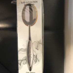 Artis Brush Oval 8 smoke finish makeup brush